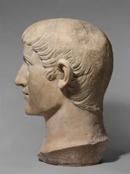 Marmorporträtkopf des Kaisers Konstantin I., ca. 325-370 n. Chr. (Marmor)