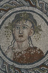 Mosaik, das die vier Jahreszeiten darstellt, Haus des 