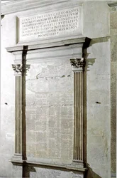 Tafel der Triumph- und Konsularfasten. Zeit des Kaisers Augustus. 27 v. Chr.-14 n. Chr. Rom, Musei Capitolini - Registrierungstafel der Konsular- und Triumphfasten Zeit des römischen Kaisers Augustus (27 v. Chr.-14 n. Chr.). Musei Capitolini, Rom, Italien