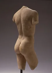 Rückansicht eines nackten Jünglings
