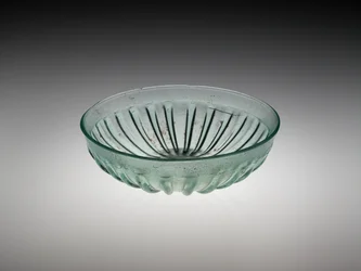 Gerippte Glasschale, 100-200 n. Chr.
