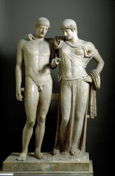 Römische Kunst: „Orestes und Elektra“ (Marmorskulptur aus Pozzuoli, 1. Jahrhundert n. Chr.)