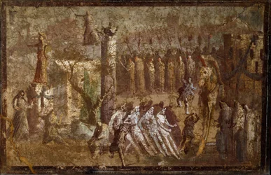 Römische Kunst: „Tabula Iliaca“, Einzug des Trojanischen Pferdes. Die Trojaner ziehen das Pferd zu den Mauern, während Kassandra versucht, sich ihnen entgegenzustellen. Fresko aus Pompeji. Neapel, Museo Archeologico Nazionale