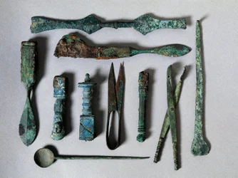 Römische Kunst: Satz chirurgischer Instrumente aus dem Haus des Chirurgen in Pompeji. 1. Jahrhundert v. Chr. Neapel, Museo Archeologico Nazionale
