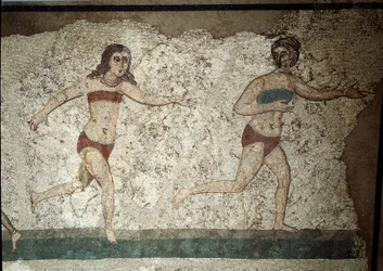 Römische Kunst: Junge Römer bei körperlichen Übungen. Sie tragen einen Lendenschurz und ein Strophium (Vorläufer des BHs). (Detail) Mosaik 315-350 n. Chr. Piazza Armerina, Villa Romana del Casale