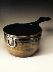 Bratpfanne mit verzinntem Inneren, vom Dowalton Loch Crannog, Wigtownshire (Bronze & Zinn)