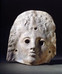 Maske für Tragödien in der römischen Ära. Museo della Scala, Mailand