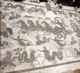 Das antike Ostia: Mosaik aus den Neptunthermen