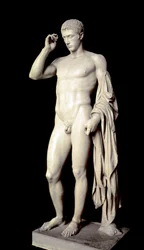 Römische Kunst: Marmorskulptur des Marcus Claudius Marcellus (42-23 v. Chr.), Neffe des Augustus, geschaffen von Kleomenes dem Athener, um 20 v. Chr., Maße: 190 cm - Paris, Musée du Louvre - Ehren- und Grabstatue des Marcellus (42-23 v. Chr.), Neffe und
