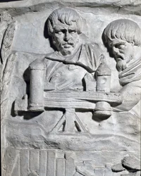 Römische Kunst: Römische Soldaten in der Nähe einer Katapult während des ersten Dakerkrieges. Abguss von 1862, der die Reliefs der Trajanssäule in Rom reproduziert