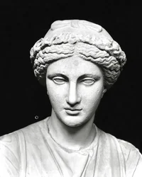Statue der Clio, die eine Schriftrolle hält, Detail des Kopfes
