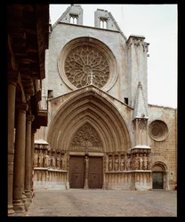 Romanische und gotische Kunst: Fassade der Kathedrale Sainte Thecle (Sainte-Thecle) in Tarragona