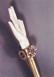 Die Hand der Gerechtigkeit der Könige von Frankreich, aus dem Schatz von St. Denis (Elfenbein und Edelsteine)