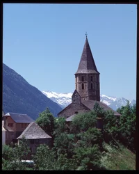 Ansicht einer romanischen Kirche