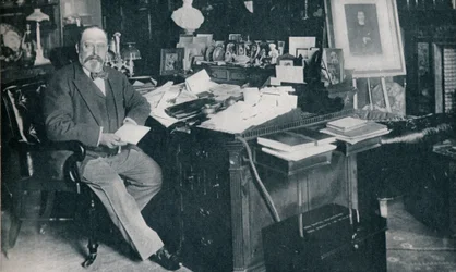 König Edward VII. in seinem Arbeitszimmer im Marlborough House, London, ca. 1904-1911