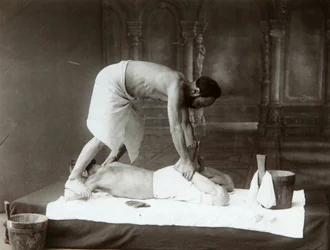 Das orientalische Bad. Massage. Albumin Foto von Dmitri Ivanovich Yermakov (1845-1916)