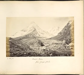 Mount Moira und andere Schneegipfel, vom Gletscher aus