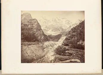 Schneebedeckte Gipfel nahe dem Gangotri-Gletscher