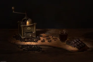 Dunkler Kaffee und Schokolade