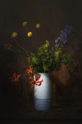 Elegantes Blumenstillleben