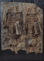 Benin-Plakette mit zwei Kriegern, Nigeria