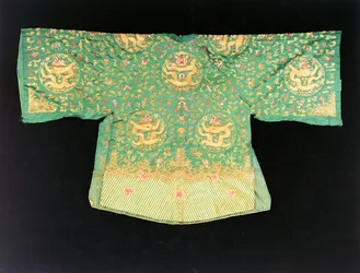 Ein chinesischer Drachenmantel aus olivgrünem Satin