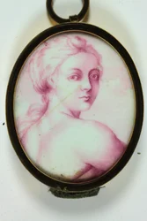 Eine Dame, die über ihre rechte Schulter schaut (Email auf Kupfer)