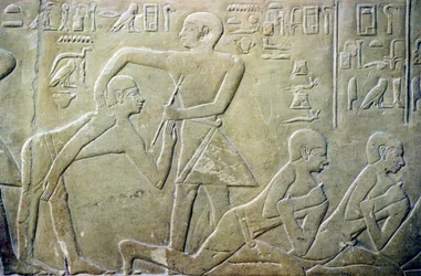 Altes Ägypten, Relief, Dorfbewohner müssen ihre fehlerhaften Steuererklärungen den Beamten eingestehen, Grab von Mereruka, 6. Dynastie
