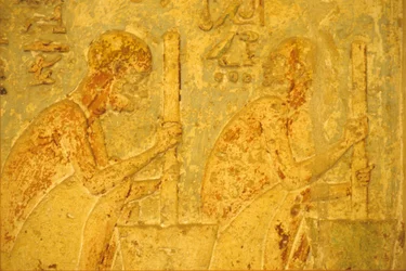 Altes Ägypten, Wandrelief/Malerei, Grab von Petosiris, Tuna el Gebel, 300 v. Chr., Arbeiter mit Stößel und Mörser