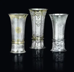 Drei Becher