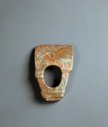 Roter Granit-Hackring, Jomon-Periode 10000-300 v. Chr.