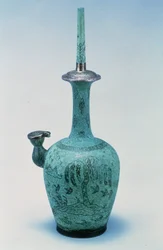 Kundika mit Design von Vögeln und einem Baum in Silber eingelegt, Koryo-Dynastie, 918-1392 n. Chr.