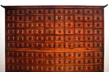 Medizinisches Mobiliar aus Holz, Joseon-Zeit, Korea, Sammlung Kim Chong-hak. Nationalmuseum Seoul, Republik Korea, 2006.