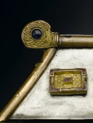 Der Monymusk-Reliquiar, ca. 8. Jahrhundert n. Chr. (Bronze, Silber, Holz, Kupferlegierung, Glas, Email)