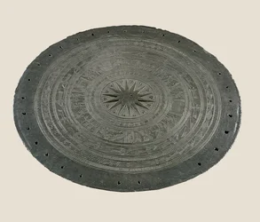 Detail der Oberseite einer Dong Son Trommel, 2.-1. Jahrhundert v. Chr. (Bronze)
