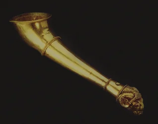 Rhyton-Trinkhorn endend in einem Widderkopf, Mitte des 5. Jahrhunderts v. Chr.