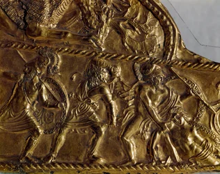 Skythische Kunst: Goldbeschichtung mit Darstellung einer Schlacht zwischen Griechen und Barbaren, 6. Jahrhundert v. Chr. Sankt Petersburg, Eremitage