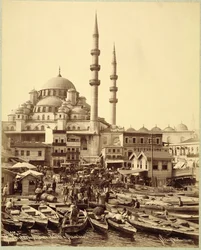 Hagia-Sophia-Moschee und Fischerboote am Ufer des Bosporus, Istanbul, um 1890