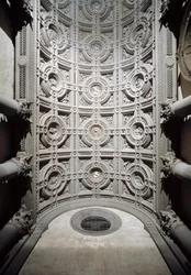 Innenansicht der Gewölbedecke des Vorraums der Kirche, realisiert von Simone del Pollaiolo genannt il Cronaca (1457-1508)