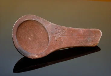 Die Lampe von Lascaux, polierter Sandstein, gefunden in der Höhle von Lascaux