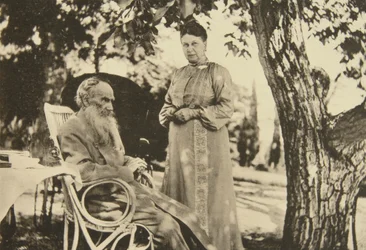 Der russische Autor Leo Tolstoi und seine Frau Sophia am Schwarzen Meer, Krim, Russland, 1902