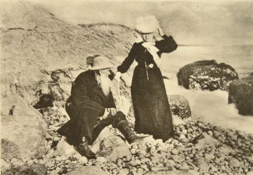 Der russische Autor Leo Tolstoi und seine Frau Sophia am Schwarzen Meer, Krim, Russland, 1902