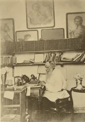 Russischer Autor Leo Tolstoi bei der Arbeit, 1890er Jahre