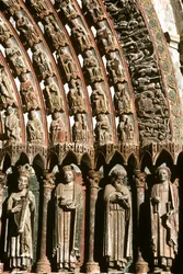 Nische und Wölbungsskulpturen des Westportals