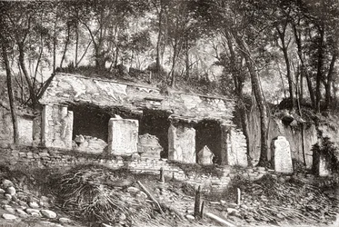 Die Fassade des Palastes in Palenque, Südmexiko