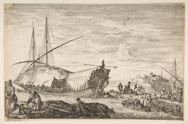 Eine Galeere mit Segeln nach links, sechs Kanonen und vier Personen im Vordergrund