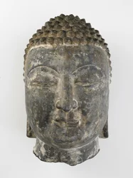 Kolossaler Kopf des Buddha