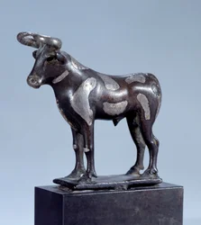 Kunst Mesopotamiens: Pie Taurus. Bronzeskulptur mit Silber eingelegt, ca. 2500 v. Chr. Sumerische Epoche Paris, Musée du Louvre