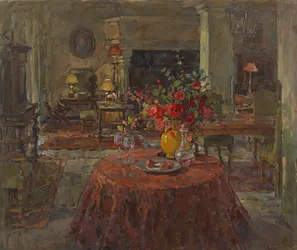 Großer Salon mit roten Rosen