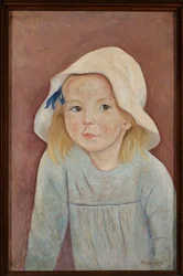 Mädchen mit weißem Hut